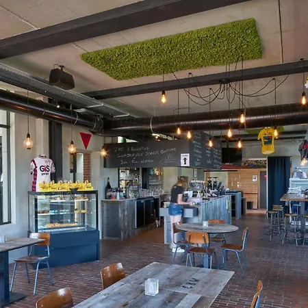 Cafe Coureur
